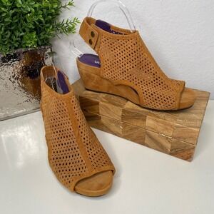 Vaneli Inez Perforated Suede Wedge Sandals Tan Peep Toe Slingback Size 8.5 M‎